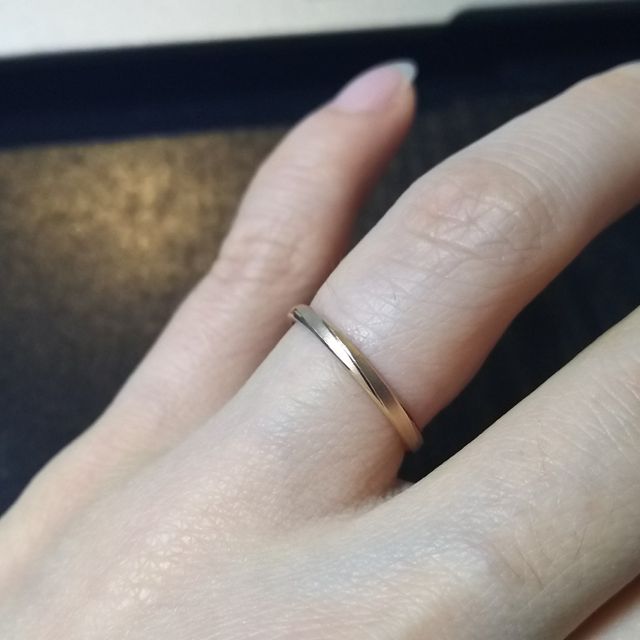 【アイプリモ(I-PRIMO)の口コミ】 細身のリングを探していて、アイプリモのシェヴンが細身だったことと、彼…