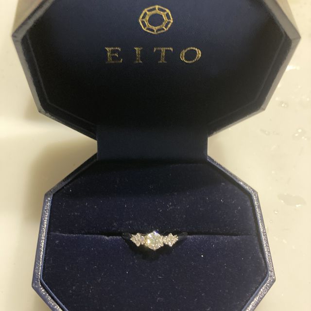 【EITO(エイト)の口コミ】 結婚10周年のお祝いにと、旦那さんがプレゼントしてくれました。
指輪のデ…