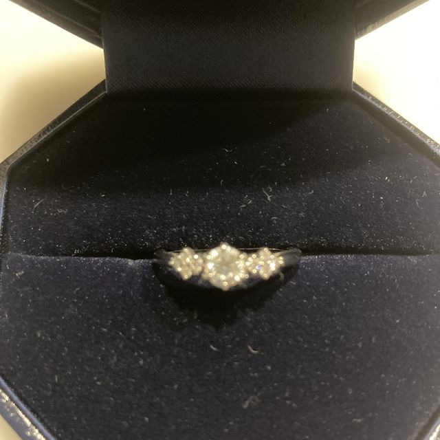 【EITO(エイト)の口コミ】 結婚10周年のお祝いにと、旦那さんがプレゼントしてくれました。
指輪のデ…