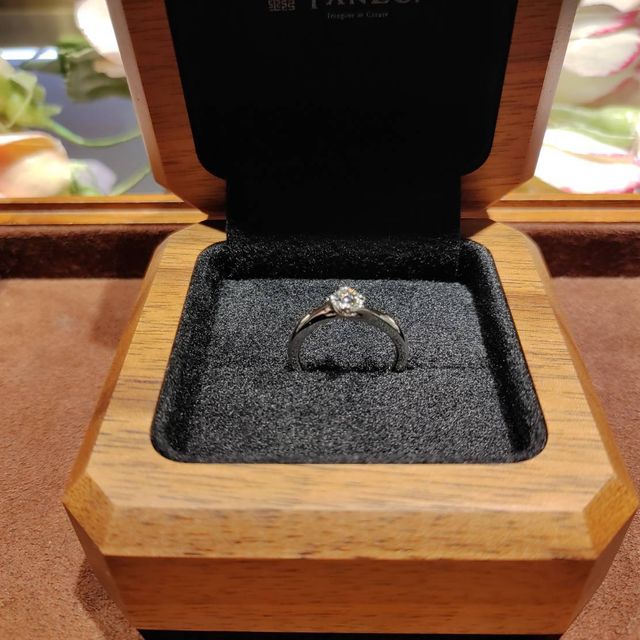 【TANZO.(鍛造指輪)の口コミ】 二人で来店しました。婚約指輪は自分では管理出来なくて相手次第なので、…