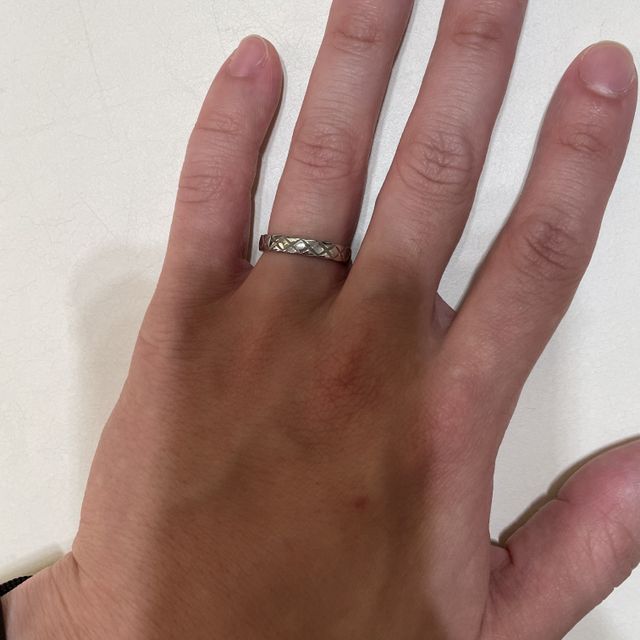 【シャネル(CHANEL)の口コミ】 ダイヤモンドの質がとても良いです。また、付け心地も引っかかりがなく、…