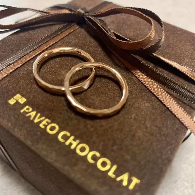 【PAVEO CHOCOLAT(パヴェオショコラ)の口コミ】 デザインは、職人が金槌で叩いたような凸凹したデザインでアウトドアが趣…