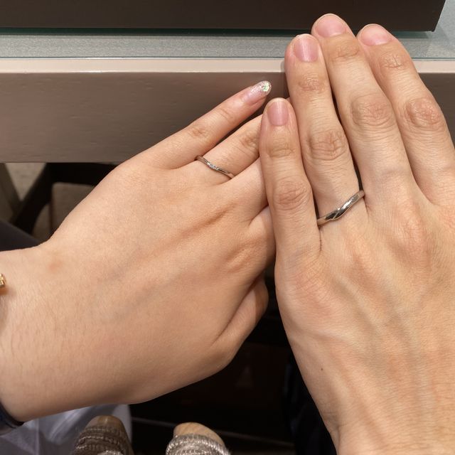 【アイプリモ(I-PRIMO)の口コミ】 5店舗巡り、ようやく巡り会えた理想の指輪でした！緩やかなV字の婚約指輪…