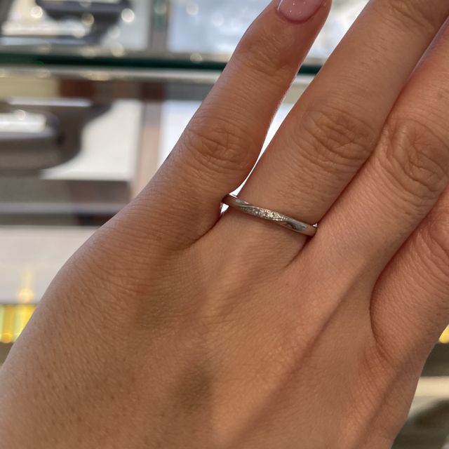 【BIJOUPIKO(ビジュピコ)の口コミ】 色々試着させてもらいましたがダイヤが3個ほど付いていて大きめで輝いてい…