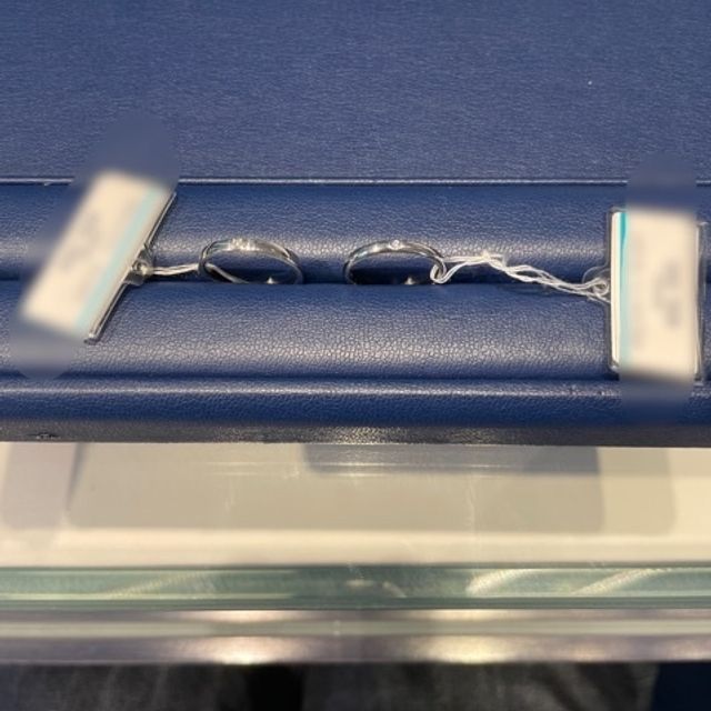 【銀座ダイヤモンドシライシの口コミ】 
内側が丸みを帯びていてつけ心地が良い。彼が普段アクセサリーをつけない…