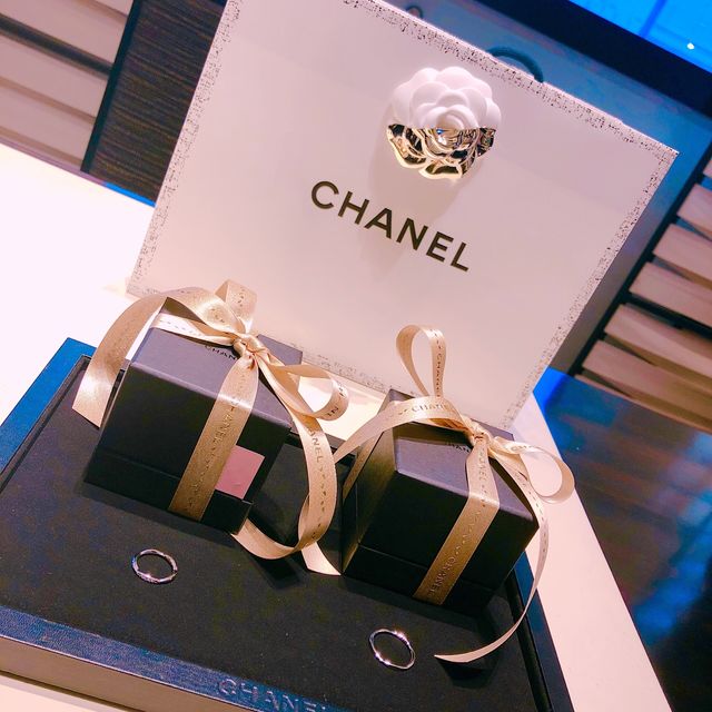【シャネル(CHANEL)の口コミ】 特にブランドにはこだわりは無かったので
何件か有名ブランドを回って試着…