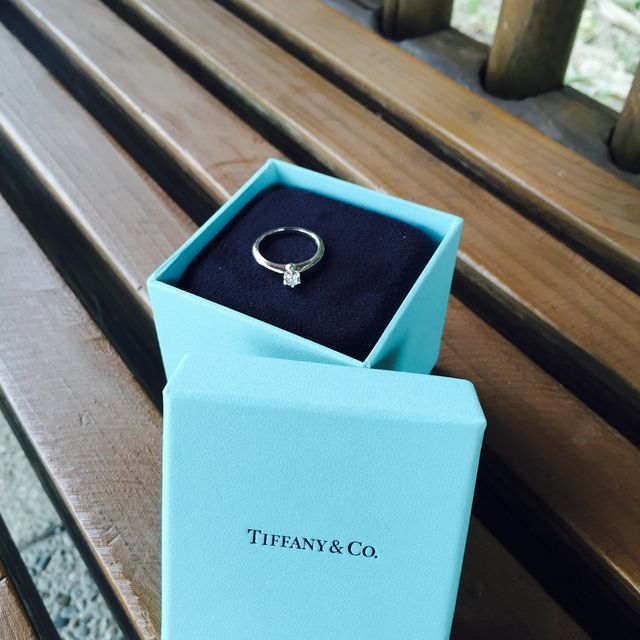 【ティファニー(Tiffany & Co.)の口コミ】 キラキラダイヤが輝く物を目当てに選びに行きました。婚約指輪だったので…