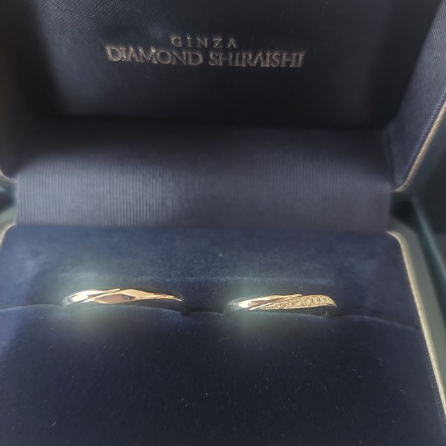 【銀座ダイヤモンドシライシの口コミ】 婚約指輪をダイヤモンドシライシさんで購入しました。セットでつけたかっ…