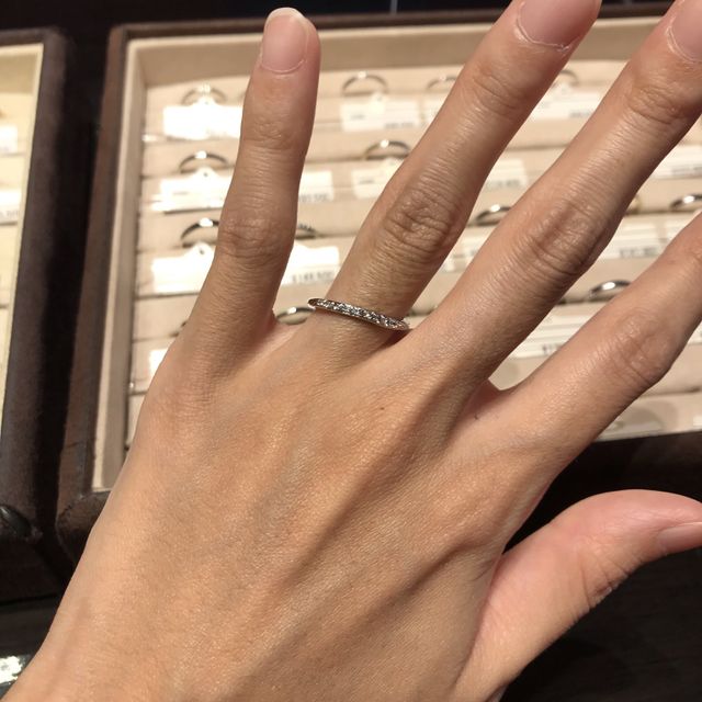 【ケイウノ ブライダル(K.UNO BRIDAL)の口コミ】 エタニティーリングを探していたため、既にあるデザインの中では少ない印…