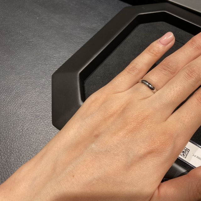 【ヴァン クリーフ＆アーペル(Van Cleef & Arpels)の口コミ】 とにかくつけ心地が滑らかで、横の指とのあたりがすごく優しいです。まる…