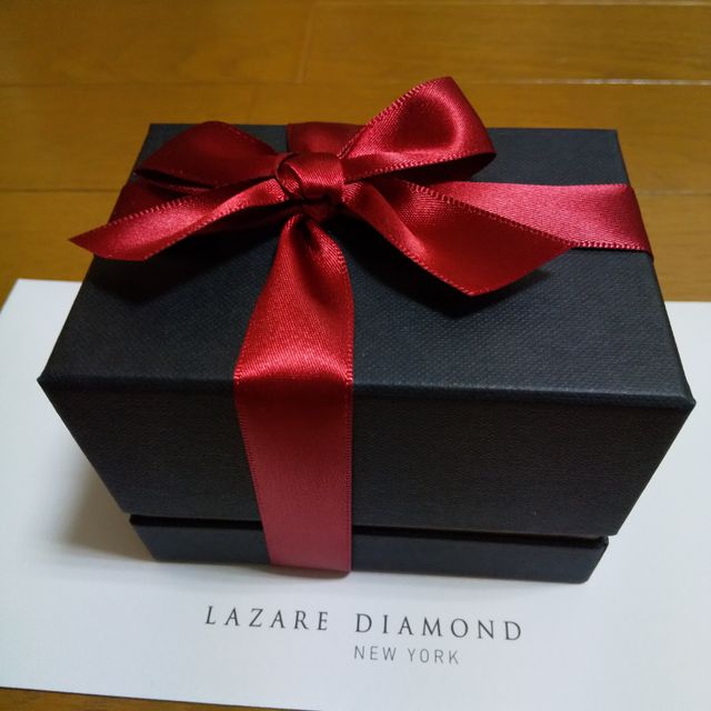 【ラザール ダイヤモンド(LAZARE DIAMOND)の口コミ】 本当は、両面に石が入ってる指輪を買いに行ったのですが、ブティック本店…