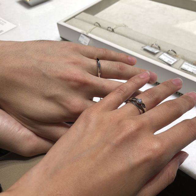 【ブシュロン(BOUCHERON)の口コミ】 指輪のデザインが決め手でした。
元々シンプルなものが好みかつ婚約指輪と…