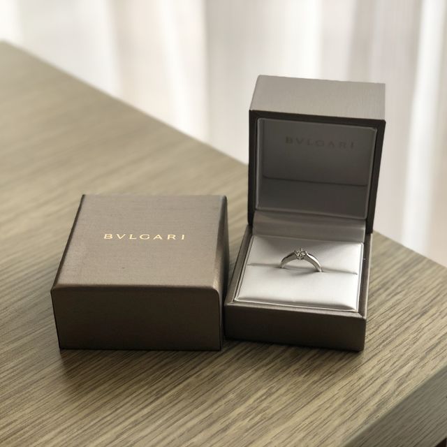 【ブルガリ(BVLGARI)の口コミ】 私の好みと主人の好みが重なり、こちらの指輪を購入しました。
私はシンプ…