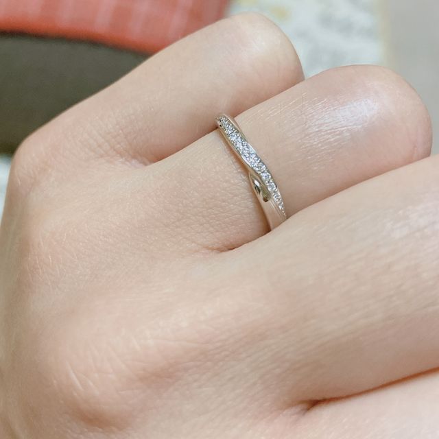 【銀座ダイヤモンドシライシの口コミ】 指輪はスターリーを選びました。仕事柄指輪をつけない夫婦です。
なので、…