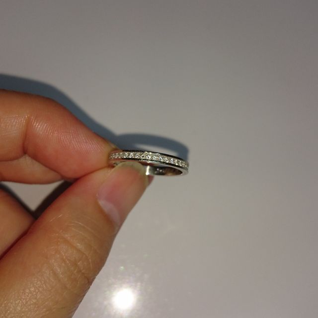 【リューツウの口コミ】 まず婚約指輪が旦那さんがデザインし、ダイヤから、周りの装飾のダイヤま…