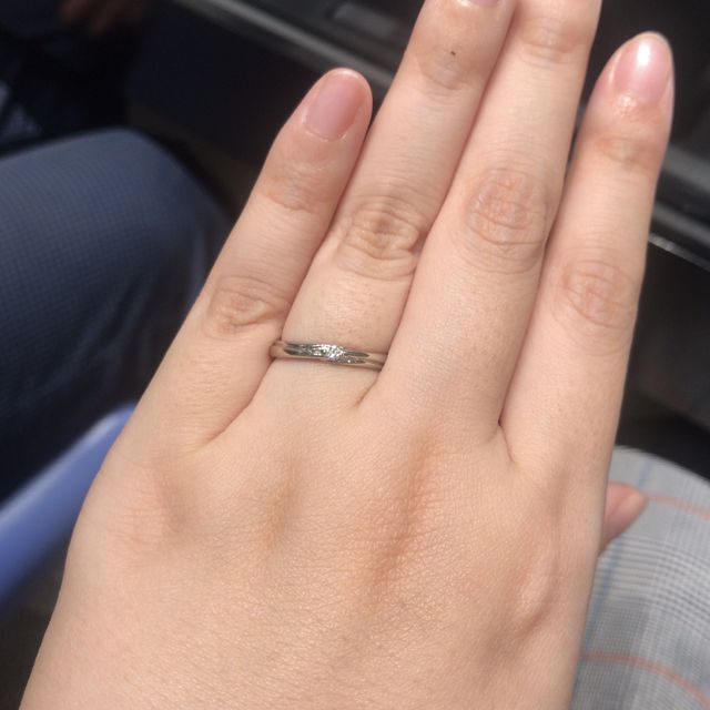 【銀座ダイヤモンドシライシの口コミ】 シンプルなデザインのストレートタイプの指輪を探しておりました。
こちら…
