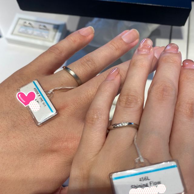 【銀座ダイヤモンドシライシの口コミ】 迷いに迷って最初に見せてもらった指輪が忘れられずに購入しました。付け…