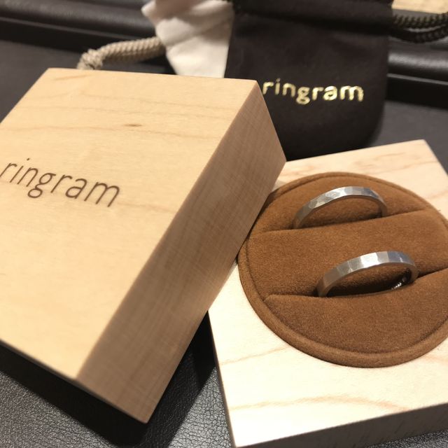 【ringram(リングラム)の口コミ】 自分たちで作れることが第一条件でした。
プラチナ・ハンマー模様が好みだ…