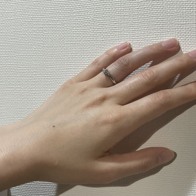 【アイプリモ(I-PRIMO)の口コミ】 ダイヤをとめるツメが4点で、シンプルだけどダイヤをしっかり強調してくれ…