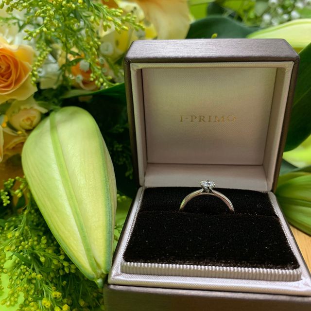 【アイプリモ(I-PRIMO)の口コミ】 21年10月発売の新しいデザインの指輪でした。指輪の中央に行く程細くなる…