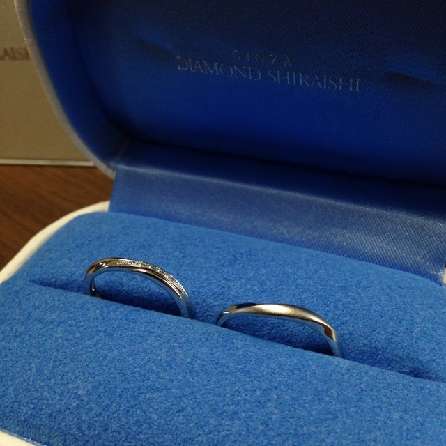 【銀座ダイヤモンドシライシの口コミ】 彼から頂いた婚約指輪、とても素敵でした。それとセットのものがあるとい…