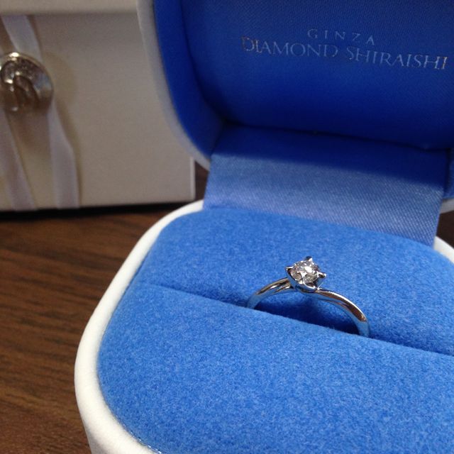 【銀座ダイヤモンドシライシの口コミ】 彼から頂いた婚約指輪、とても素敵でした。それとセットのものがあるとい…