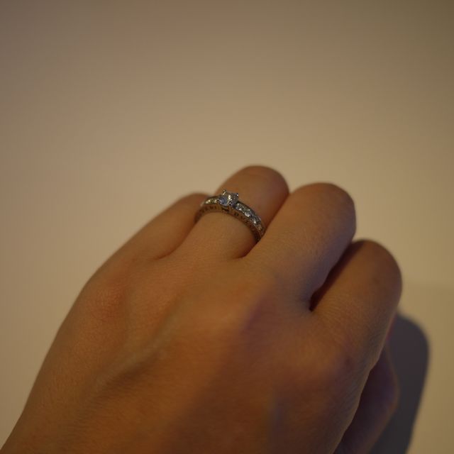 【ブルガリ(BVLGARI)の口コミ】 結婚指輪と婚約指輪を同時に探していましたが、この指輪に一目惚れし、婚…