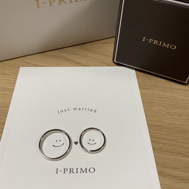 【アイプリモ(I-PRIMO)の口コミ】 デザインはリングの太さを細めにしました。
とってもシンプルでも少しキラ…