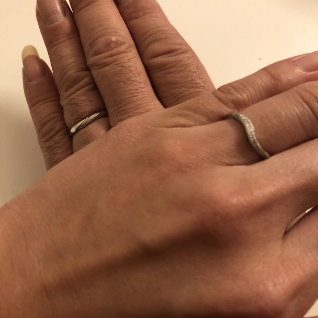 【アイプリモ(I-PRIMO)の口コミ】 ストレートタイプではない指輪を探しておりました。
ダイヤの位置も形も全…