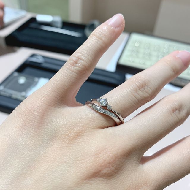 【TRECENTI(トレセンテ)の口コミ】 素敵なマリッジリングと新婦用にセットリングを購入しました！
デザインが…