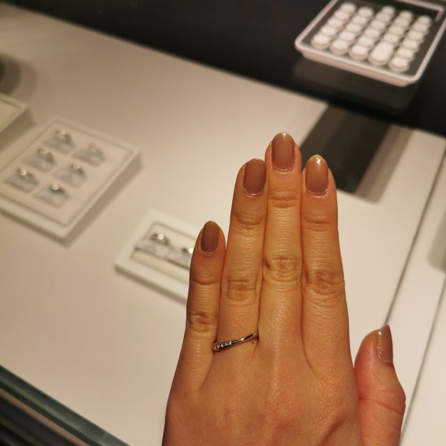 【銀座ダイヤモンドシライシの口コミ】 お互いがシンプルで厚みがないものが好みだったのと、男性側はマット加工…