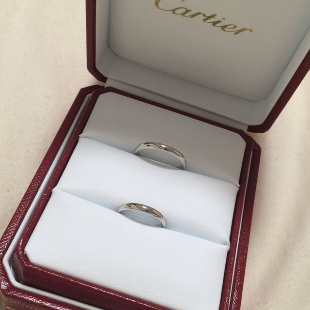 【カルティエ(Cartier)の口コミ】 ずっと長く付ける物なので、デザインはシンプルな物を選びました。飾りな…