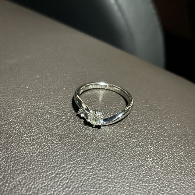 【アイプリモ(I-PRIMO)の口コミ】 「パーフェクトプロポーズリング」で購入しました。
サプライズで婚約指輪…