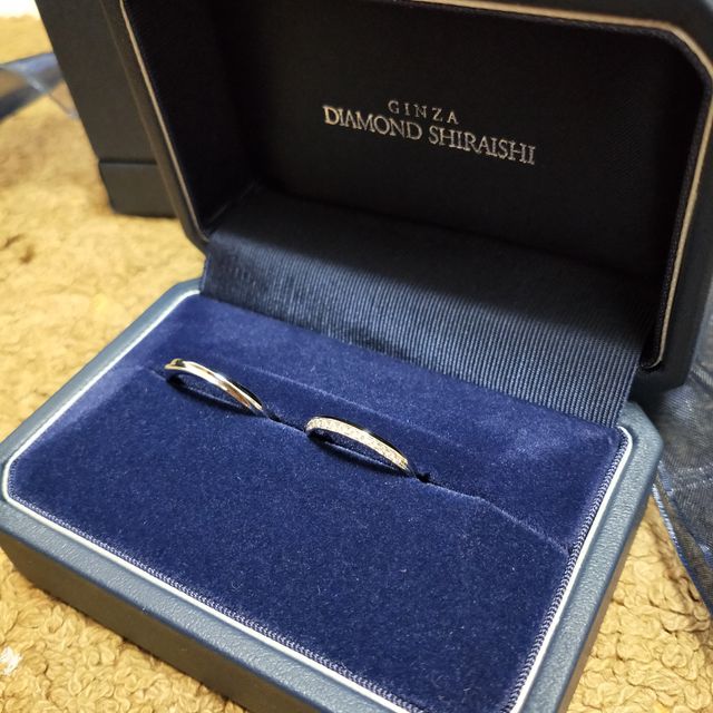 【銀座ダイヤモンドシライシの口コミ】 着け心地の良さ。するっと付け外しでき、指に馴染むのが良かったです。彼…