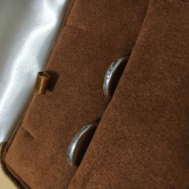 【Galopine & Galopin(ガロピーネガロパン)の口コミ】 シンプルなデザインの指輪を探していました。女性の方にはダイヤがついて…