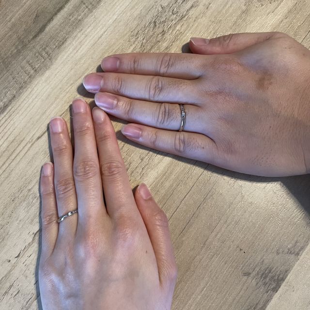 【ringram(リングラム)の口コミ】 妻がS字のデザインが気になっており、実際に指につけてみたところ、好みの…