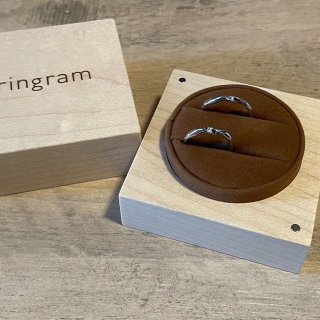 【ringram(リングラム)の口コミ】 妻がS字のデザインが気になっており、実際に指につけてみたところ、好みの…