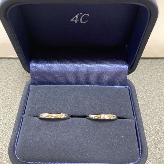 【4℃ BRIDAL(ヨンドシーブライダル)の口コミ】 2人の記念の品になるので、2人だけで分かるかわいいデザインを選びました…