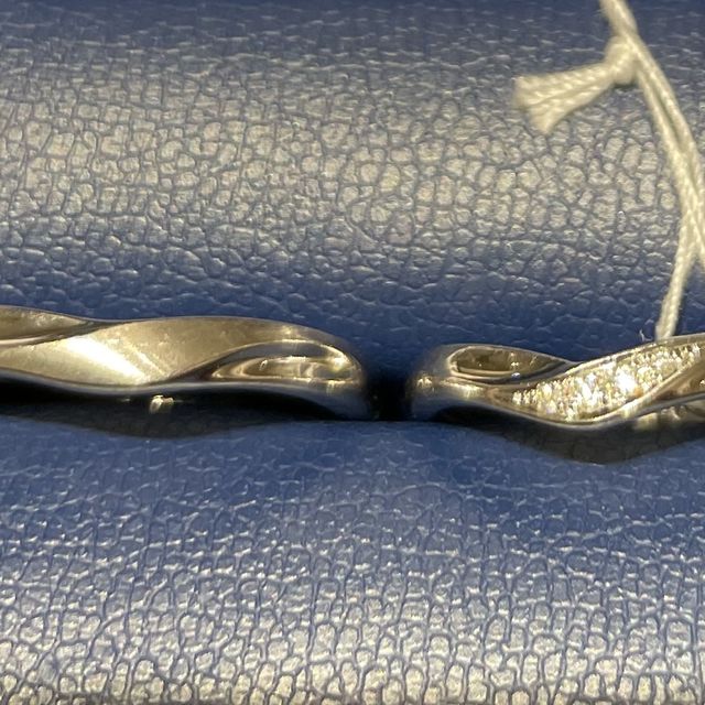 【銀座ダイヤモンドシライシの口コミ】 フルオーダーした婚約指輪に合わせて、合うようなデザインを探し、こちら…