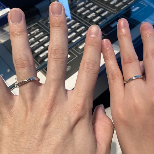 【銀座ダイヤモンドシライシの口コミ】 指輪のはめ方によって、ウェーブやシンプルなど、様々な見え方になるのが…