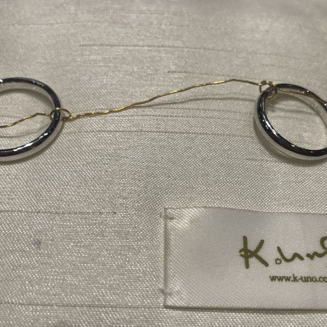 【ケイウノ ブライダル(K.UNO BRIDAL)の口コミ】 まずシルバーに細い金色の1本筋という、指輪デザインが良いと思ったのが第…