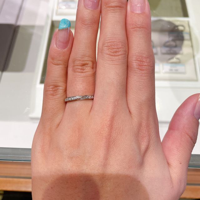 【銀座ダイヤモンドシライシの口コミ】 デザインがとても気に入った点と、沢山ダイヤモンドがついてるデザインで…