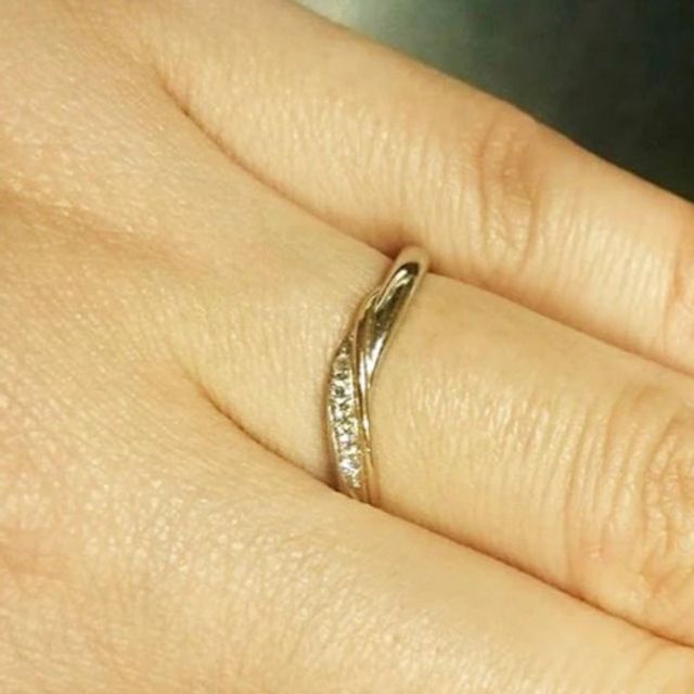 【ケイウノ ブライダル(K.UNO BRIDAL)の口コミ】 ゴールドのラインとプラチナのラインのコンビネーションが非常に綺麗で全…