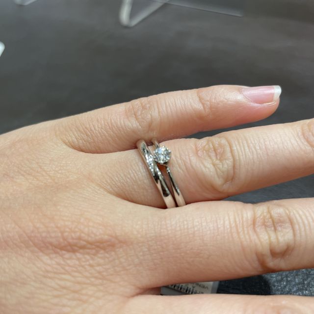 【TRECENTI(トレセンテ)の口コミ】 素材はアレルギーが起きにくいものを使っているそうで、ダイヤの品質も良…