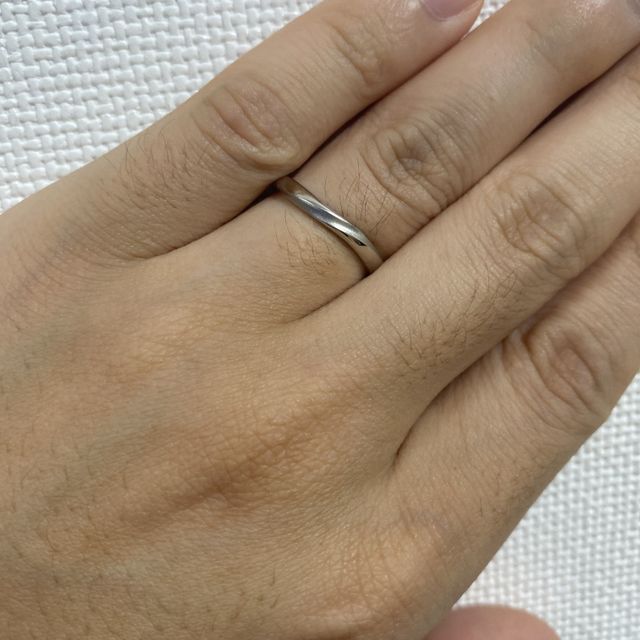 【4℃ BRIDAL(ヨンドシーブライダル)の口コミ】 数あるデザインの中で、マット加工かプラチナかで迷いましたが、180°…