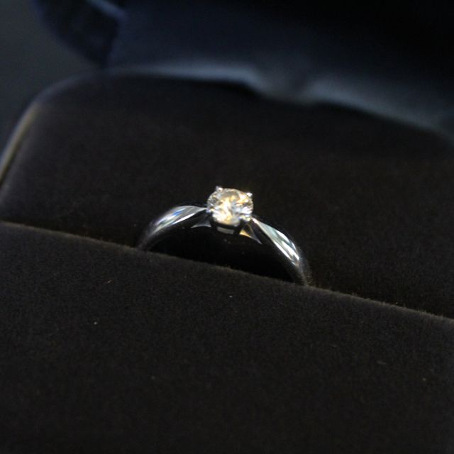 【ティファニー(Tiffany & Co.)の口コミ】 シンプルなデザインの指輪を希望しており、一番指にはめてしっくりくるの…