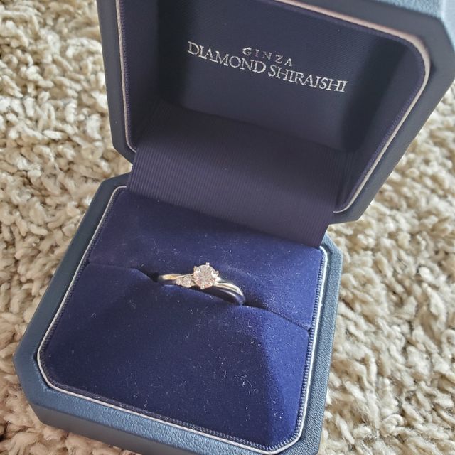 【銀座ダイヤモンドシライシの口コミ】 アーム幅広で大粒のダイヤで存在感ある指輪を探してたところ、試着してみ…