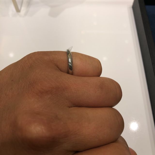【4℃ BRIDAL(ヨンドシーブライダル)の口コミ】 婚約指輪は、ネットで見ていたものにしました。色々と店舗でも試着しまし…