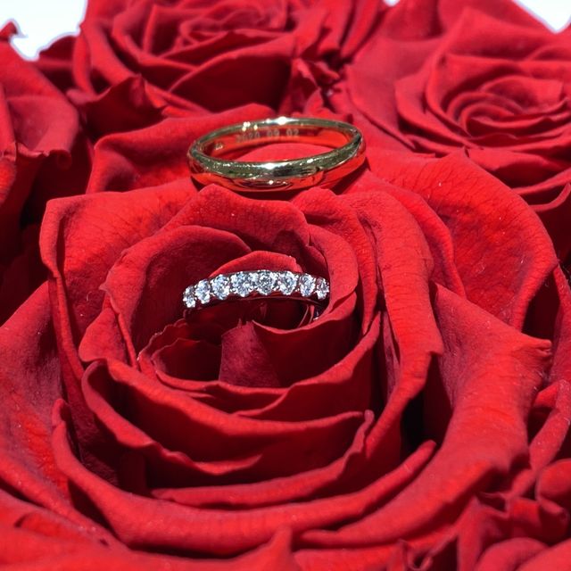 【ラザール ダイヤモンド(LAZARE DIAMOND)の口コミ】 ダイヤが本当にきれいでした。
鍛造プラチナ、ダイヤモンドの輝きでやはり…