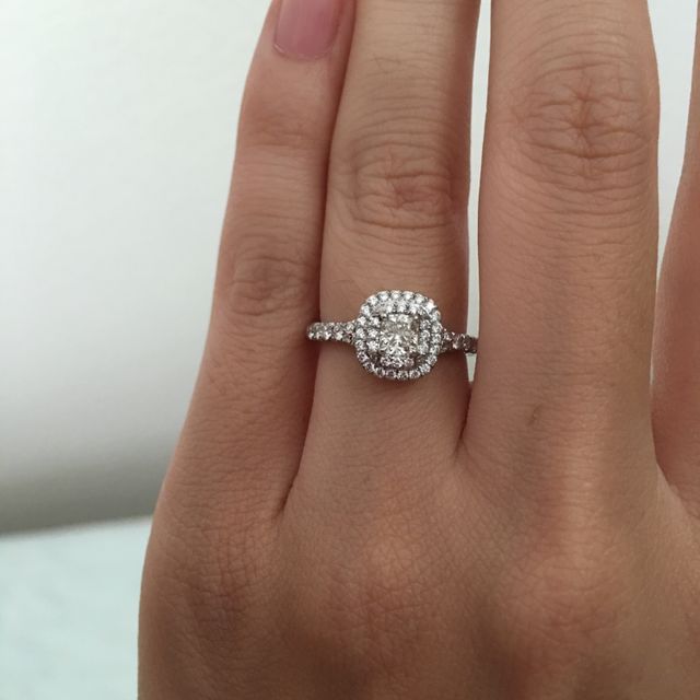 【ティファニー(Tiffany & Co.)の口コミ】 昔から一粒ダイヤではなくデザインのある婚約指輪がいいなと思っていまし…